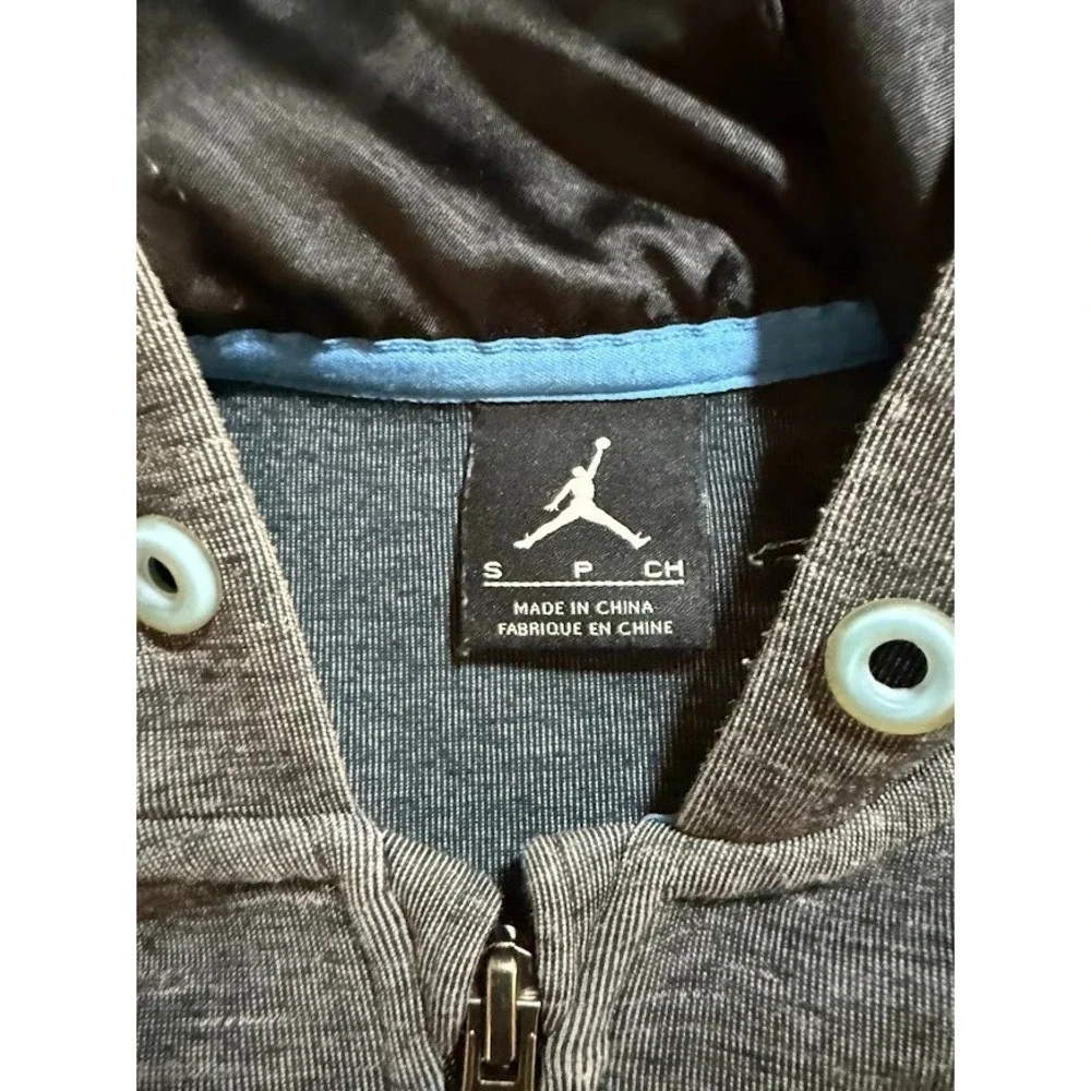 Jordan Jumpman Sweatshirt Adult Small Gray Zip Pocket Long Sleeves‎ Hoodie.